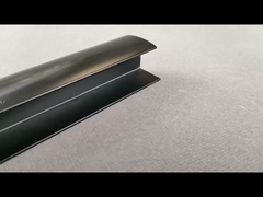 Instalasi yang Mudah Panel Plastik Slatwall Ketahanan Tinggi Permukaan halus