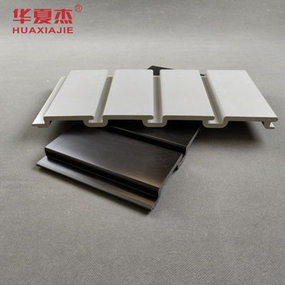 Resistensi dampak yang sangat baik PVC Slatwall Solusi penyimpanan yang tahan lama dan bergaya