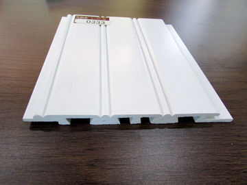 Harga yang bagus Interior UPVC Vinyl Wainscoting Planking WPC Wall Cladding Untuk Melindungi Dinding Garasi on line