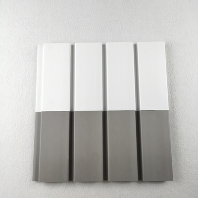 Harga yang bagus Panel Dinding Slat Pvc Dekoratif Kamar Tidur Untuk Menggantung Kait on line