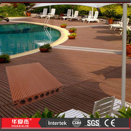 Harga yang bagus Disikat / timbul WPC komposit Kayu Decking 140 * 25mm Waterproof untuk halaman on line