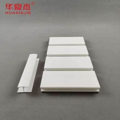 Harga yang bagus Pemasangan Mudah Panel Slatwall PVC Tahan Lembab Sangat Baik on line