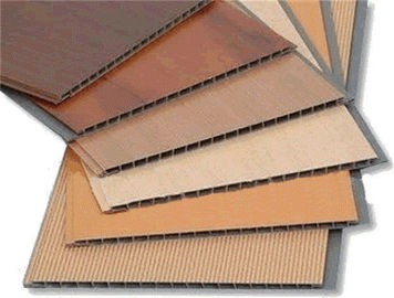 Harga yang bagus Dekorasi Interior tahan panas PVC Plastik Plafon Panel Warna Kayu on line