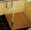 60cm * 80cm Skidproof WPC Beech Embossed Mat Untuk Kamar Mandi Instalasi Mudah