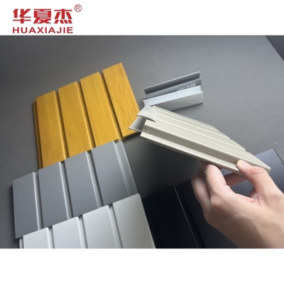Permukaan Halus Panel Slatwall PVC Panel Garasi Bahan Dekorasi Dalam Ruangan