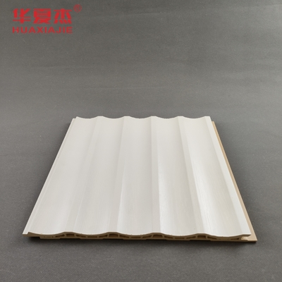 Putih Woodgrain Bentuk U Laminated WPC Board Dekorasi Rumah Dalam Ruang