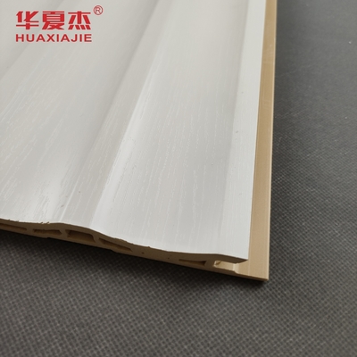 Putih Woodgrain Bentuk U Laminated WPC Board Dekorasi Rumah Dalam Ruang