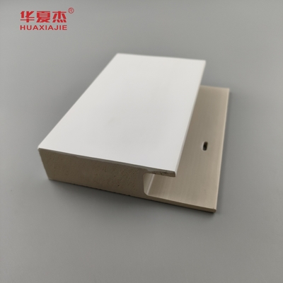 Kap putih tahan lama Flat Casing J Channel White Smooth Surface Wpc Door Frame Dekorasi dalam ruangan