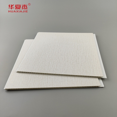 Pabrik penjualan panel dinding interior pvc stamping panas biji kayu pvc langit-langit bahan bangunan tahan kelembaban