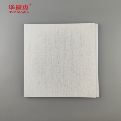 Pabrik penjualan panel dinding interior pvc stamping panas biji kayu pvc langit-langit bahan bangunan tahan kelembaban