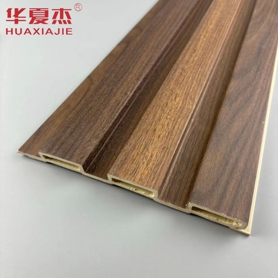 Panel dinding wpc bergelombang berlapis dengan butiran kayu berkualitas tinggi panel dinding wpc luar ruangan dekorasi perumahan