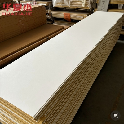 Panel dinding wpc putih berkualitas tinggi 600x9mm papan wpc berlapis bahan dekorasi tahan air