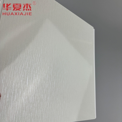 Baseplate Putih Dengan Pola Metallik Perak Pvc Panel Dinding Dekorasi Langit-langit Pvc Panel Untuk Apartemen