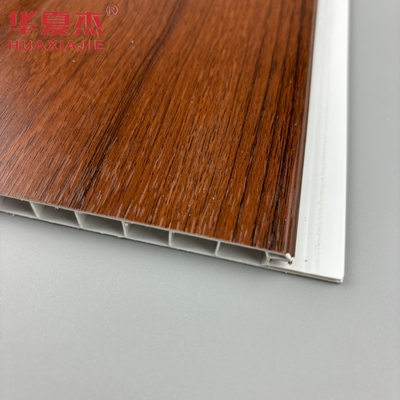 Panel dinding pvc berbentuk U kayu merah tahan kelembaban panel langit-langit pvc untuk dekorasi ruang tamu rumah