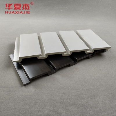 Resistensi dampak yang sangat baik PVC Slatwall Solusi penyimpanan yang tahan lama dan bergaya