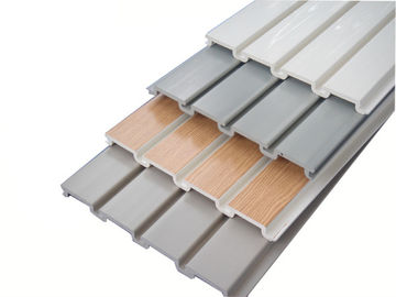 Harga yang bagus Garasi Plastik Yang Kuat Panel Slatwall Warna Putih Abu-abu Alur Halus on line