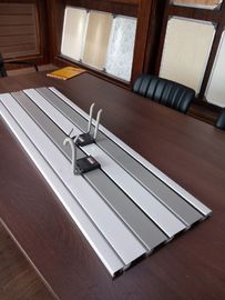Harga yang bagus Panel Warna Pasir Dirakit Panel Slatwall UPVC Untuk Penyimpanan 2.44m * 11cm * 2cm on line