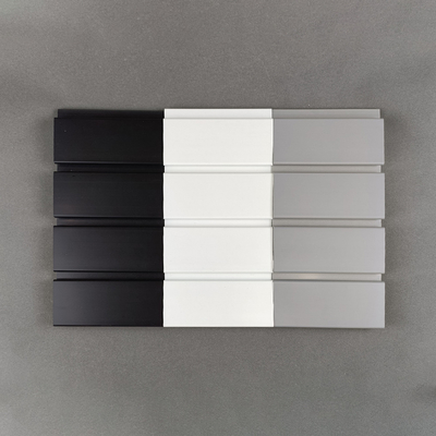 Panel Slatwall Pvc Kepadatan Tinggi Pemasangan Dinding Untuk Ruang Pop Tamu