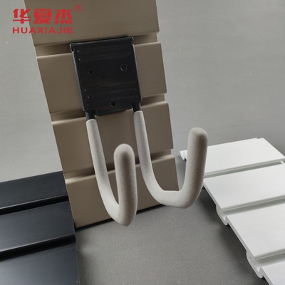 Harga yang bagus Garansi 10 Tahun Panel Slatwall PVC Organisasi Dinding Garasi PVC Ketahanan Kelembaban Sangat Baik on line