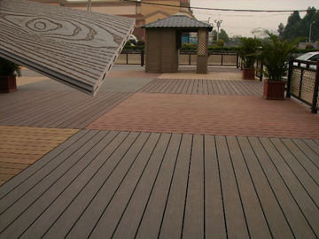 Harga yang bagus Decking Plastik Kayu Solid Ramah Lingkungan UV Bukti WPC Decking Komposit on line