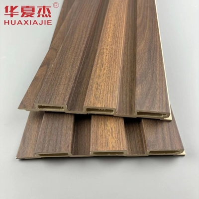 Harga yang bagus Panel dinding wpc bergelombang berlapis dengan butiran kayu berkualitas tinggi panel dinding wpc luar ruangan dekorasi perumahan on line
