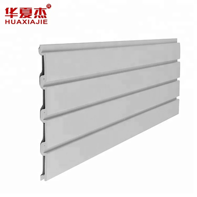 kualitas Dampak 300mm X 17mm PVC Slatwall Panel pabrik