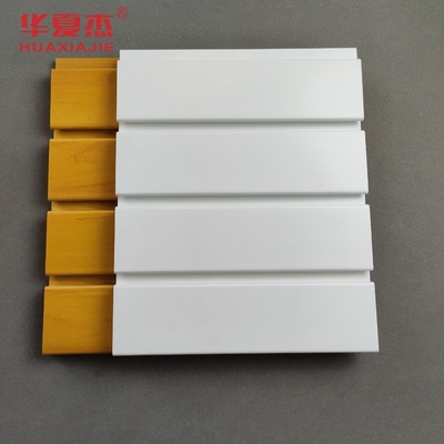 Harga yang bagus Taupe dan Kayu Tumbuhan PVC Slatwall Panel Untuk Solusi Penyimpanan Ruang Kerajinan on line