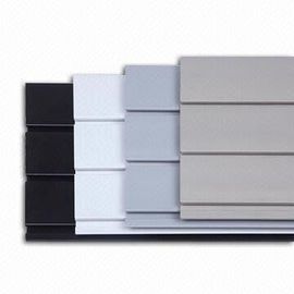 Harga yang bagus Panel Dinding Interior Plastik Sistem Pvc Slatwall Untuk Peralatan Olahraga on line