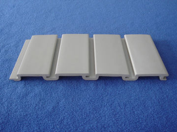 Harga yang bagus Ruang Binatu Taupe Panel Slatwall PVC, Tampilan Papan Slat PVC on line