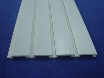 Harga yang bagus High End Plastik PVC Slatwall Panel Alat Penyimpanan Dengan Slat Wall Hooks on line