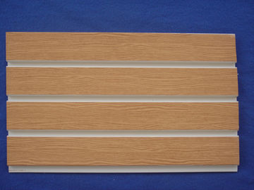 Harga yang bagus Panel Layar Slatwall PVC Butir Kayu Halus Dengan Umur Panjang on line