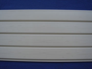 Harga yang bagus Plastik PVC Slatwall Panels / White Wall Slatted Panel Untuk Penyimpanan Basement on line