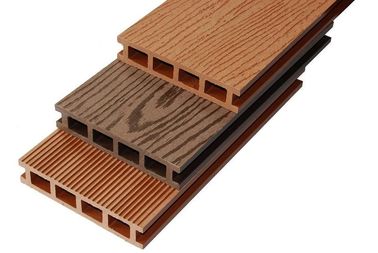 Harga yang bagus Papan komposit komposit WPC berongga yang kuat / lantai kayu on line