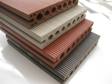 Harga yang bagus Waterproof terbuka Composite Wpc Decking Perlawanan UV Untuk Taman Umum on line